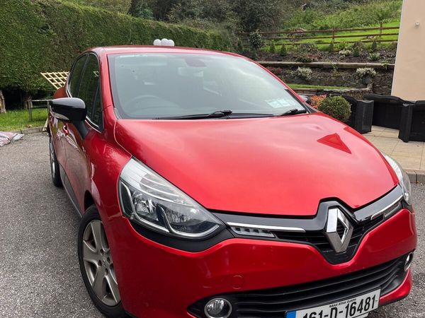 Renault Clio Hatchback, Petrol, 2016, Red