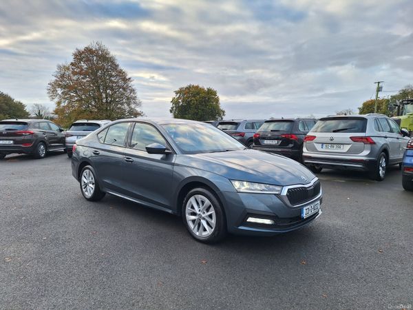 Skoda Octavia Saloon, Diesel, 2022, Grey
