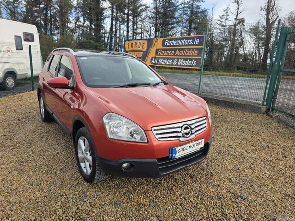 Nissan Qashqai+2 Hatchback, Petrol, 2010, Red