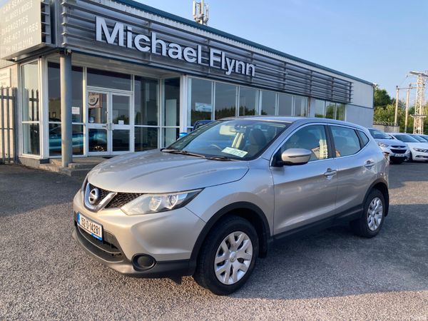 Nissan Qashqai Hatchback, Diesel, 2015, Silver