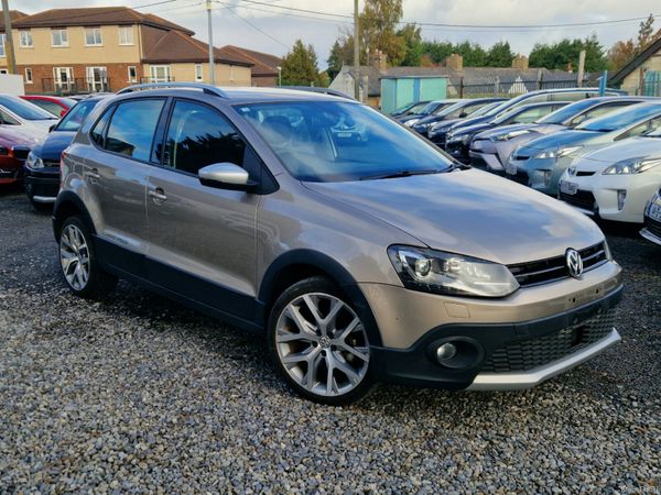 Volkswagen Polo Hatchback, Petrol, 2016, Gold