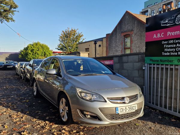Opel Astra Hatchback, Petrol, 2013, Silver