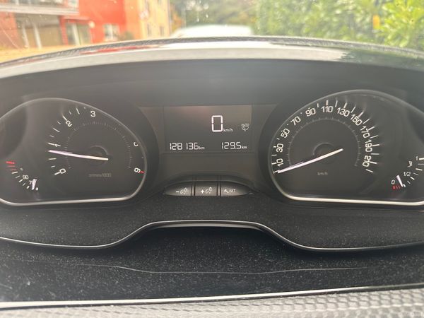 Peugeot 2008 SUV, Diesel, 2016, Grey