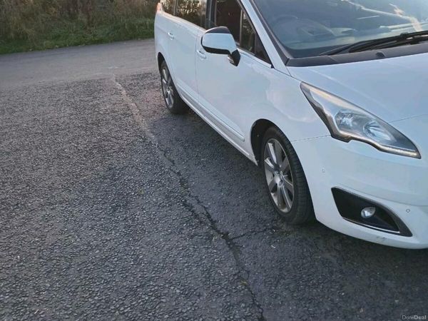 Peugeot 5008 MPV, Diesel, 2016, White