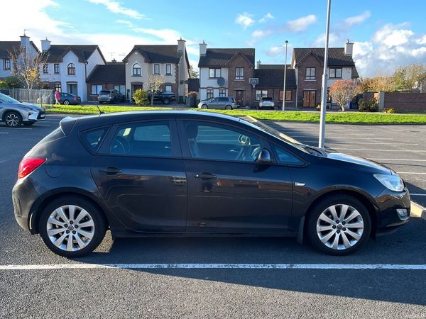 Opel Astra MPV, Petrol, 2012, Black