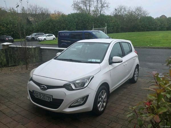 Hyundai i20 Hatchback, Petrol, 2013, White