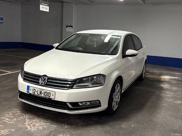 Volkswagen Passat Saloon, Diesel, 2012, White