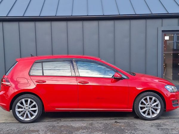 Volkswagen Golf Hatchback, Petrol, 2017, Red