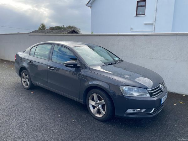Volkswagen Passat Saloon, Diesel, 2011, Grey