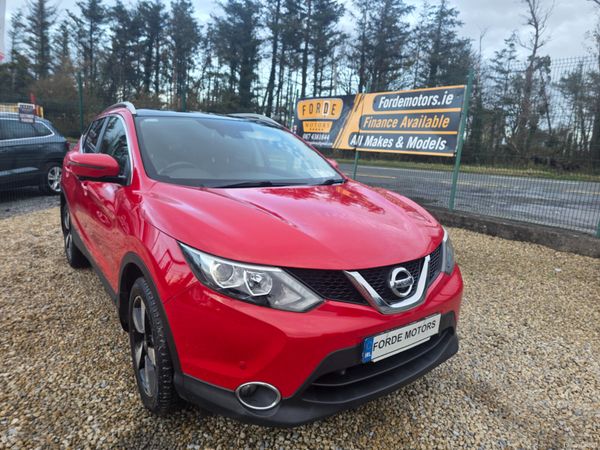 Nissan Qashqai Hatchback, Diesel, 2016, Red