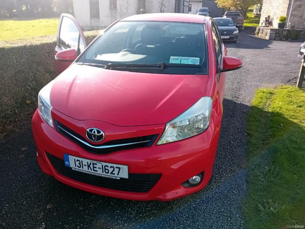 Toyota Yaris Hatchback, Petrol, 2013, Red