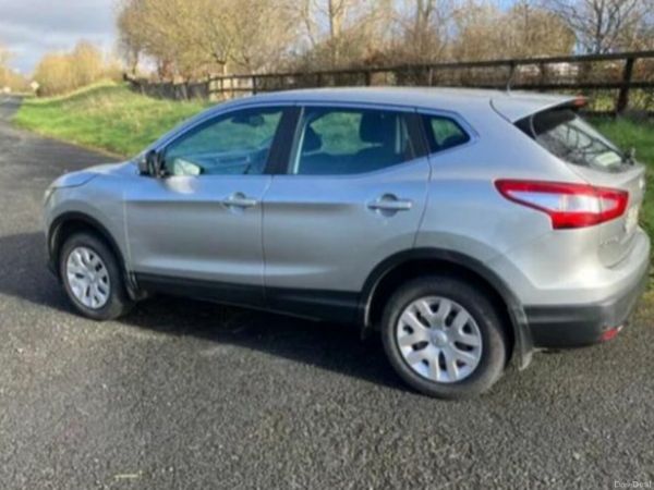 Nissan Qashqai Hatchback, Diesel, 2014, Silver