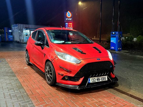 Ford Fiesta Hatchback, Petrol, 2013, Orange