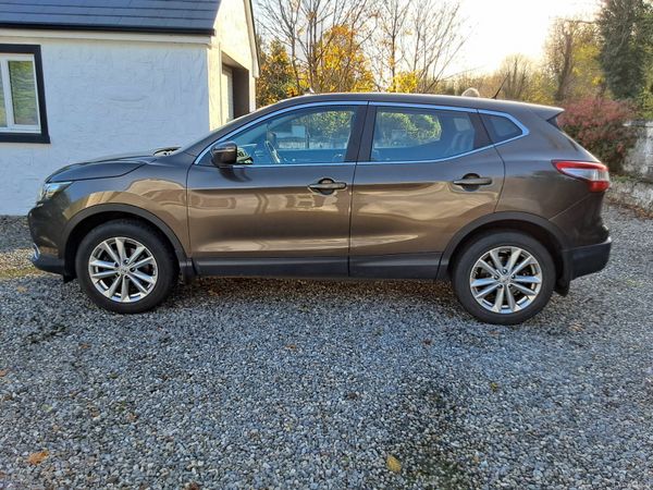 Nissan Qashqai Hatchback, Petrol, 2014, Brown