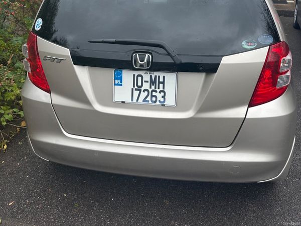 Honda Fit Hatchback, Petrol, 2010, Silver