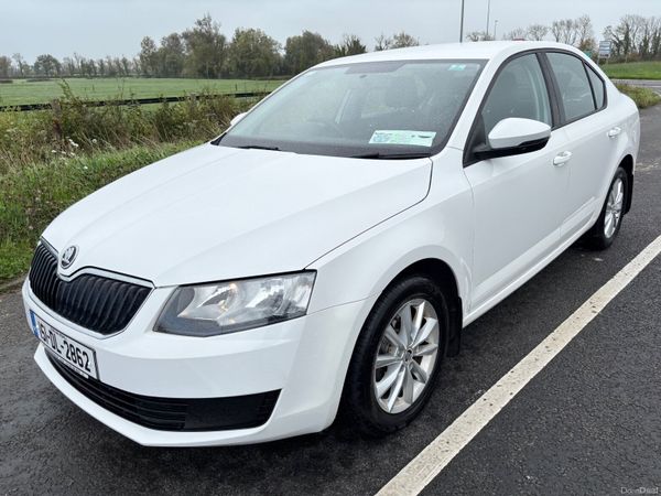 Skoda Octavia Hatchback, Diesel, 2015, White