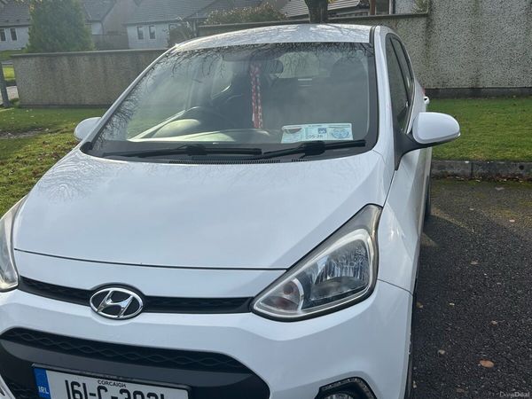 Hyundai i10 Hatchback, Petrol, 2016, White
