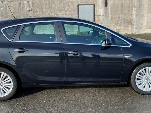 Opel Astra Hatchback, Diesel, 2015, Black