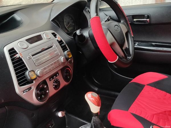 Hyundai i20 Hatchback, Petrol, 2010, Red