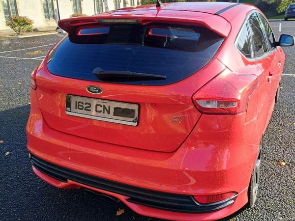 Ford Focus Hatchback, Diesel, 2016, Red
