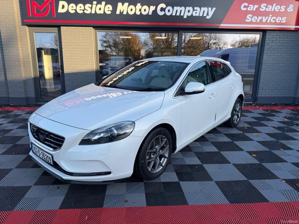 Volvo V40 Hatchback, Diesel, 2015, White