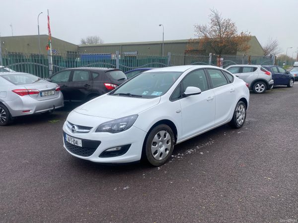 Opel Astra Saloon, Petrol, 2014, White