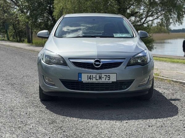 Opel Astra Hatchback, Diesel, 2014, Silver