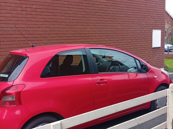 Toyota Yaris Hatchback, Petrol, 2006, Red