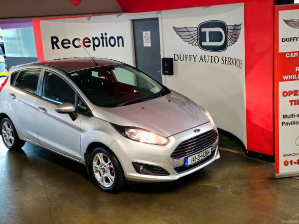 Ford Fiesta Hatchback, Petrol, 2014, Silver