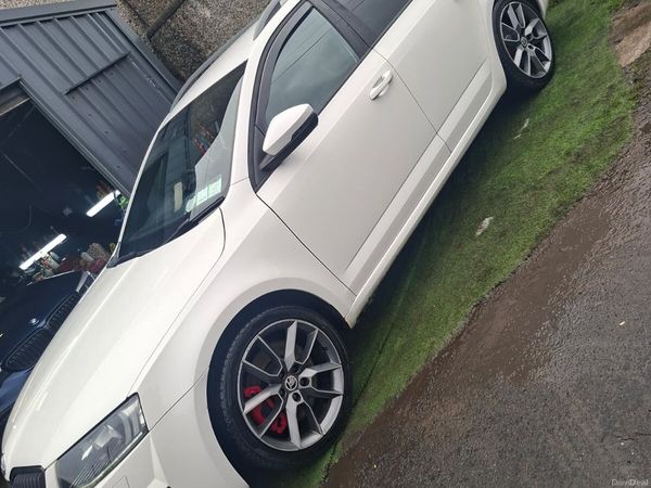 Skoda Octavia Estate, Diesel, 2014, White