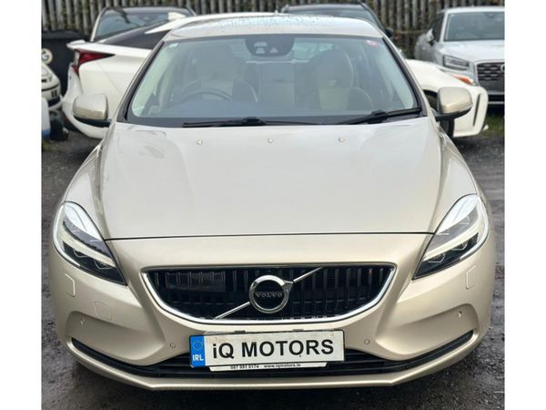 Volvo V40 Hatchback, Diesel, 2016, Beige