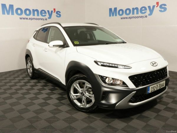 Hyundai KONA SUV, Petrol, 2023, White