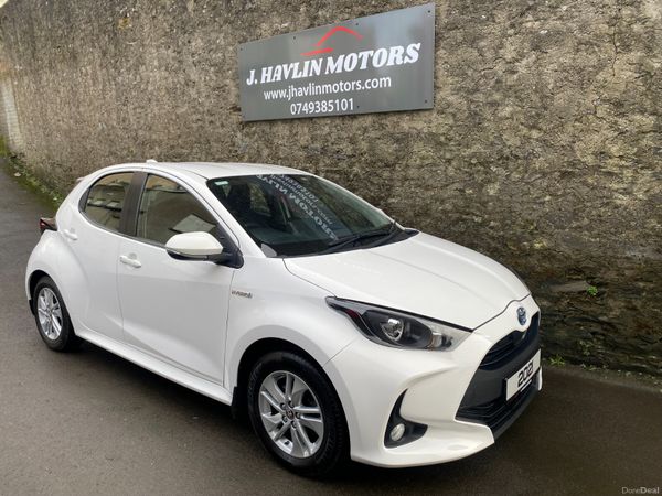 Toyota Yaris Hatchback, Petrol Hybrid, 2021, White