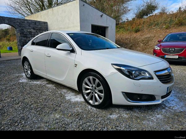 Vauxhall Insignia Hatchback, Diesel, 2015, White