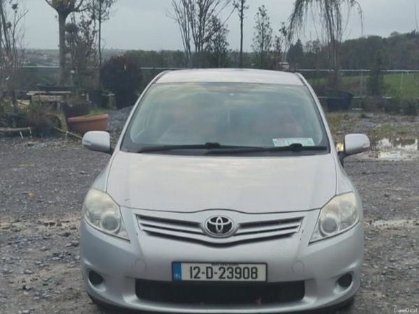 Toyota Auris Hatchback, Diesel, 2012, Silver