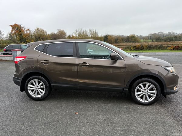 Nissan Qashqai Hatchback, Diesel, 2015, Brown