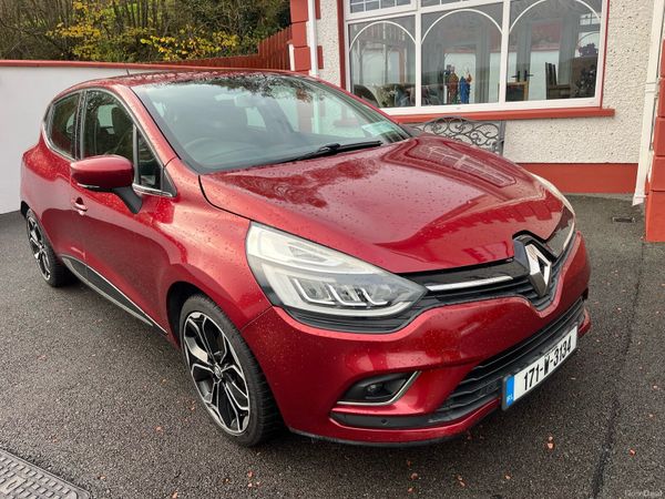 Renault Clio Hatchback, Diesel, 2017, Red