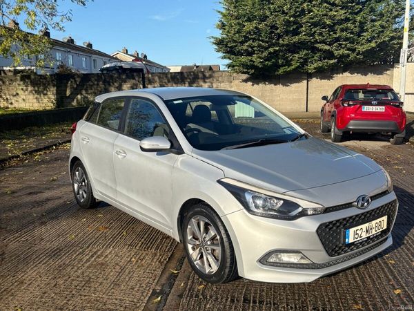 Hyundai i20 Hatchback, Petrol, 2015, Silver