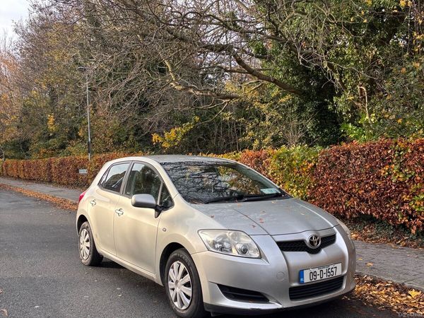 Toyota Auris Hatchback, Diesel, 2009, Silver