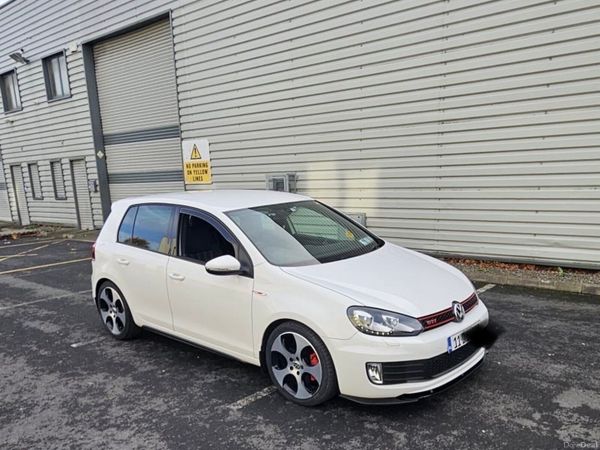 Volkswagen Golf Hatchback, Petrol, 2011, White