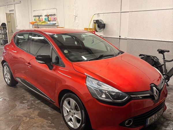 Renault Clio Hatchback, Petrol, 2015, Red