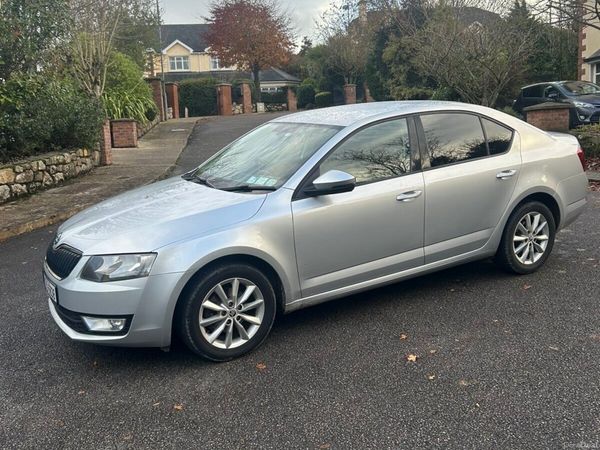 Skoda Octavia Saloon, Diesel, 2014, Silver
