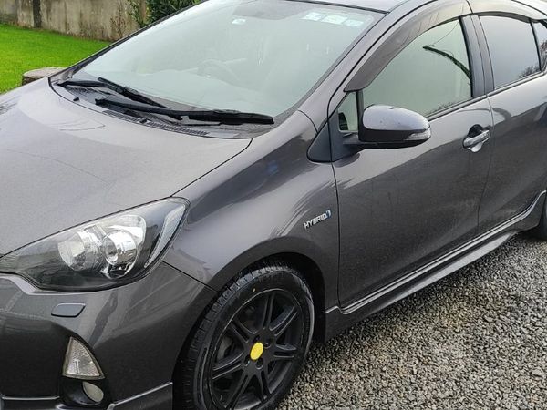 Toyota Aqua Hatchback, Petrol Hybrid, 2014, Black