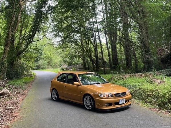 Toyota Corolla Hatchback, Petrol, 2000, Gold