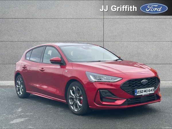 Ford Focus Hatchback, Petrol, 2023, Red