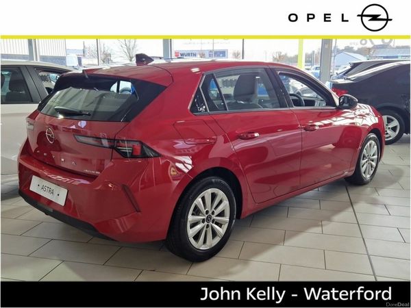 Opel Astra Hatchback, Petrol, 2025, Red