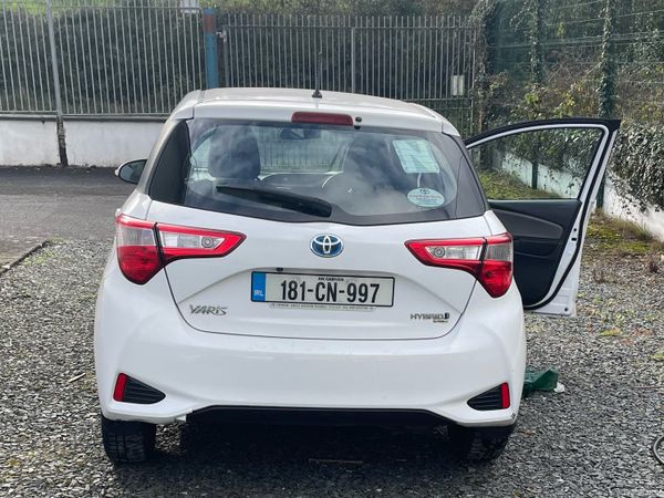 Toyota Yaris MPV, Petrol Hybrid, 2018, White