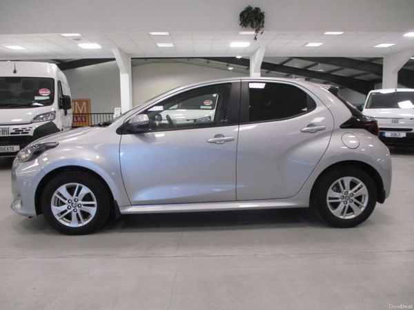 Toyota Yaris Hatchback, Petrol Hybrid, 2022, Silver