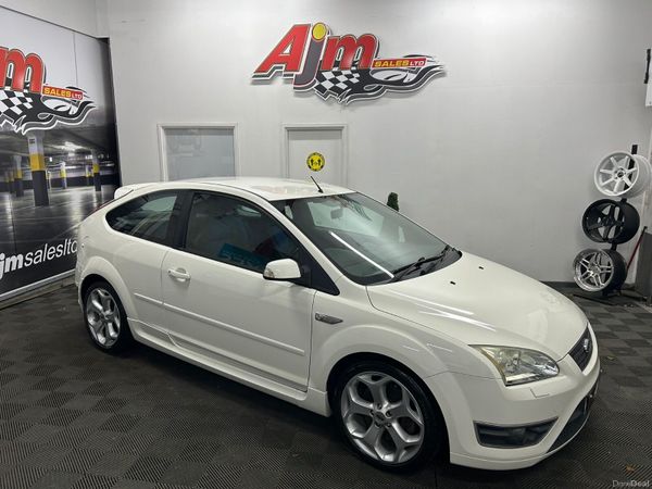 Ford Focus Hatchback, Petrol, 2006, White