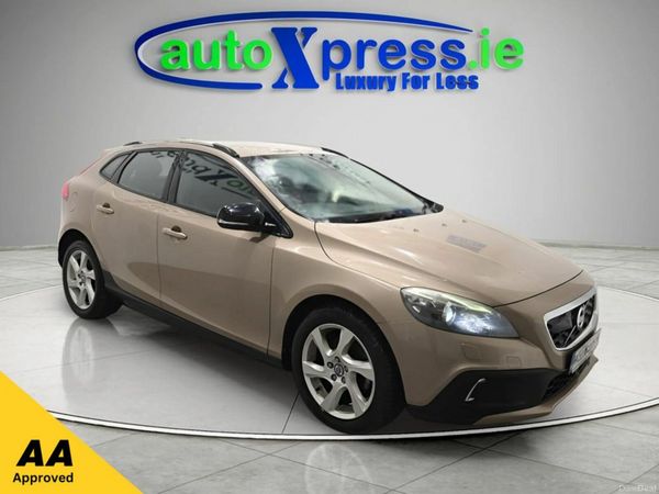 Volvo V40 Hatchback, Petrol, 2014, Gold